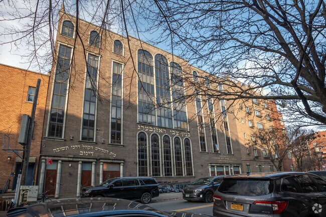 Congregation Darkei Tshivo of Dinov offers a space where people can learn and thrive.