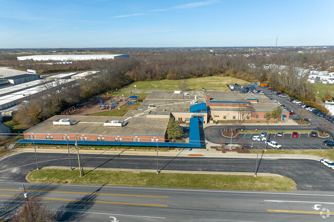 The student population of Simmons Elementary School is 398 and the school serves PK-5.