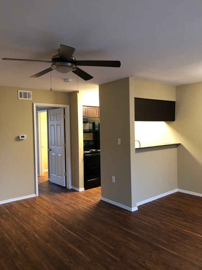 RIDGE CREST APARTMENTS 2805 Mustang Dr, Grapevine, TX