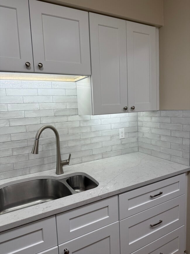 1390 Cedarwood Dr unit 1390, Westlake, OH 44145 - photo 2