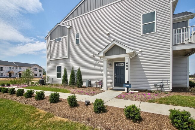 400 Comstock Rd, South Elgin, IL 60177 - photo 2