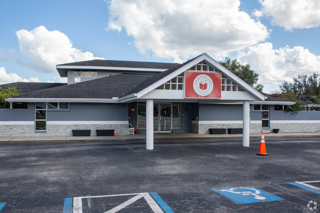 The Reading Corner Academy provides education in the neighborhood of 
Lutz.