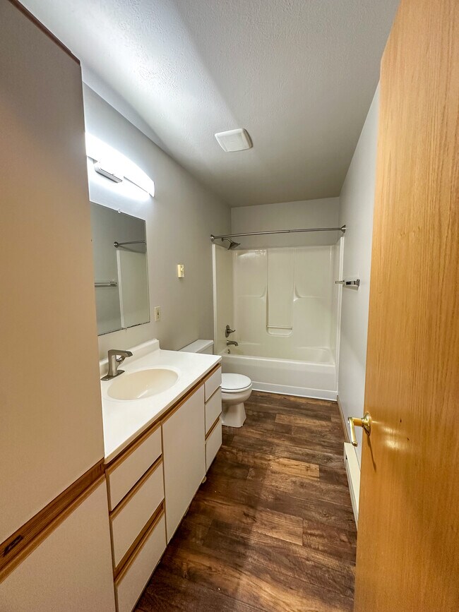 2029 Green Valley Dr unit 2029 Green Valley, Janesville, WI 53546 - photo 4