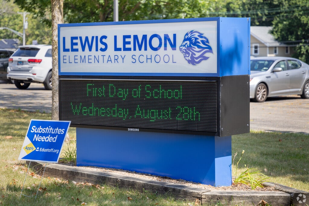 Lewis Lemon Elementary School is a public school located in Rockford.