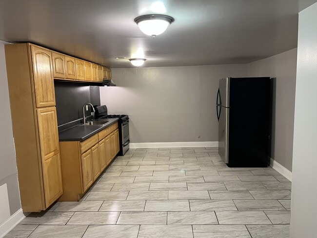 4900 Walton Ave unit 1ST FL FRONT, Philadelphia, PA 19143 - photo 3