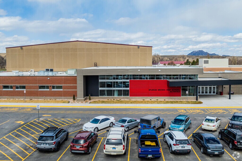 Sturgis Brown High School offers a large and safe campus for students in Wonderland Homes.