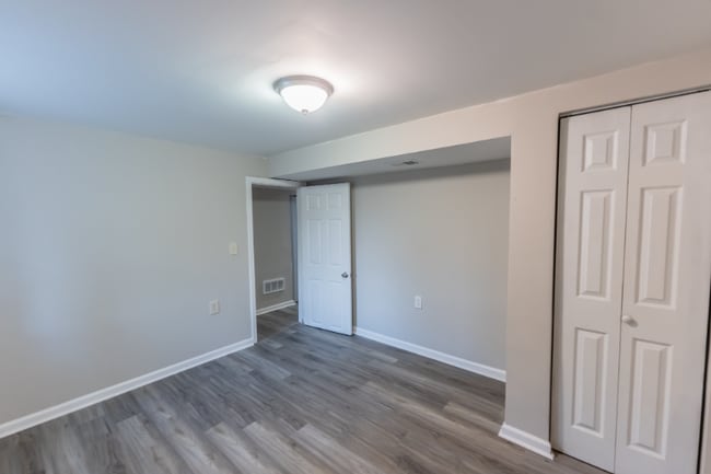 586 Oakside Dr SW unit B, Atlanta, GA 30331 - photo 4