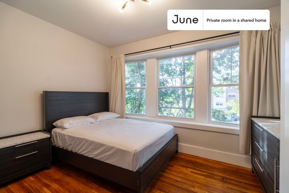 Room in Shared 5 bed/2 bath home