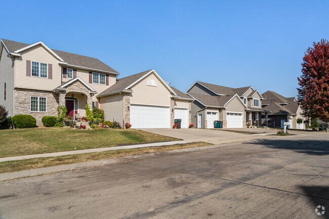 Folwell Drive's proximity to downtown and Mayo Clinic offers convenience with suburban appeal.