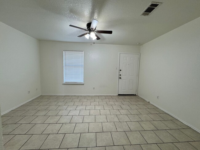 1705 Cedarhill Dr unit D, Killeen, TX 76543 - photo 3