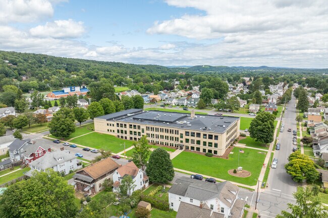Curtin Intermediate School boasts a student to teacher ratio of 12 to 1.