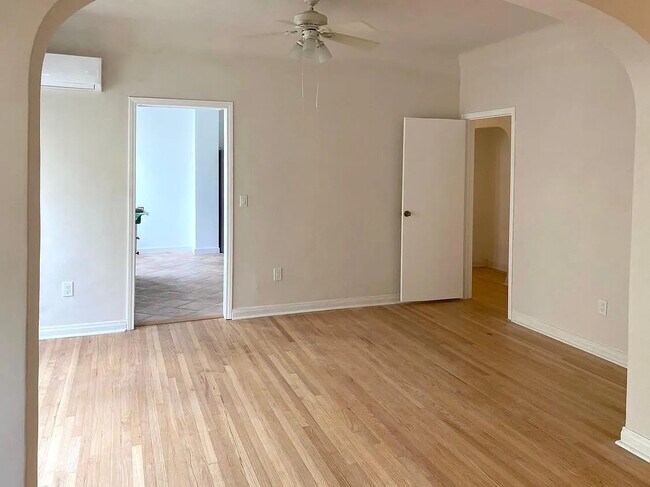 2807 Hillcrest Dr unit 4, Los Angeles, CA 90016 - photo 6