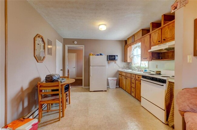 5219 Nc Highway 700 unit 7, Eden, NC 27288 - photo 6