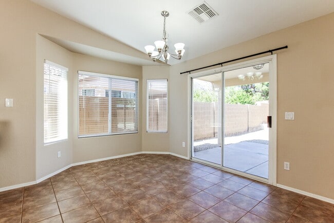 15316 W Laurel Ln, Surprise, AZ 85379 - photo 5