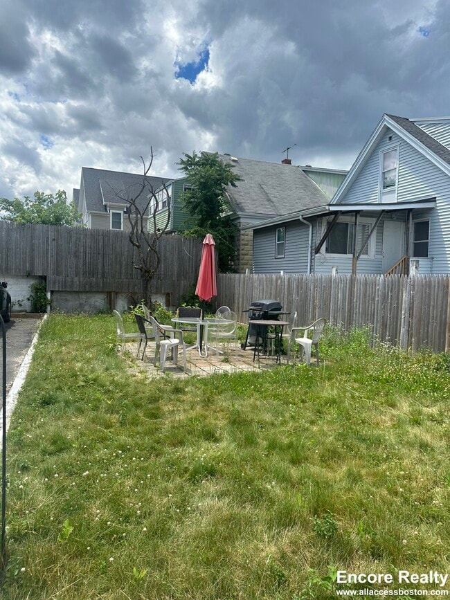 5 Clyde St Unit 1, Somerville, MA 02145