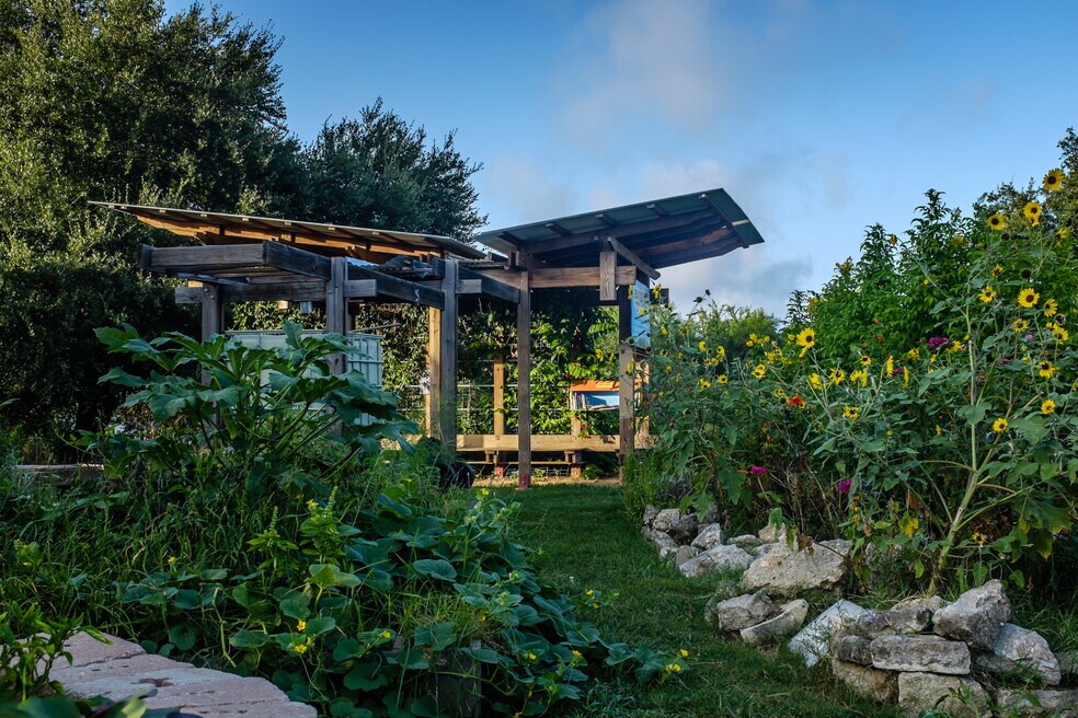 1107 W Russell Place unit 1, San Antonio, TX 78201 - photo 1