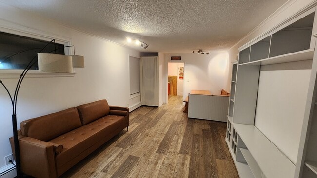 4003 Garfield St unit Upstairs, Anchorage, AK 99503 - photo 3