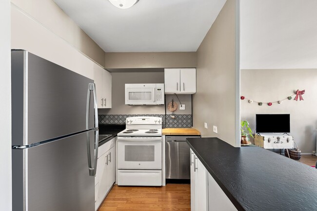 42 E Superior St unit 9F, Chicago, IL 60611 - photo 3