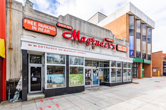 Magruder's Market in Chevy Chase provides Hawthorne residents with shopping options.
