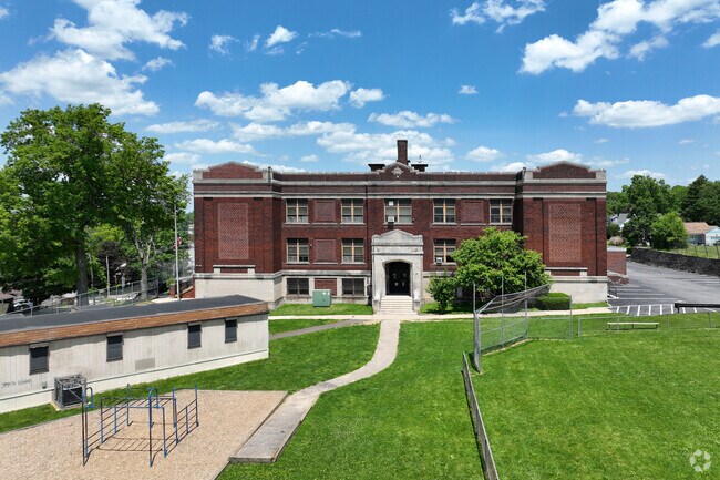 Pfeiffer Elementary School teaches students in grades K-5 in Rolling Acres.