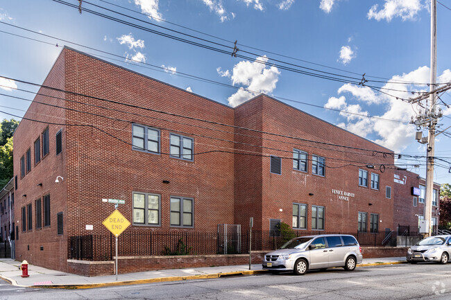 Ulysses S. Grant School No. 7’s student body is 48% female and 52% male.