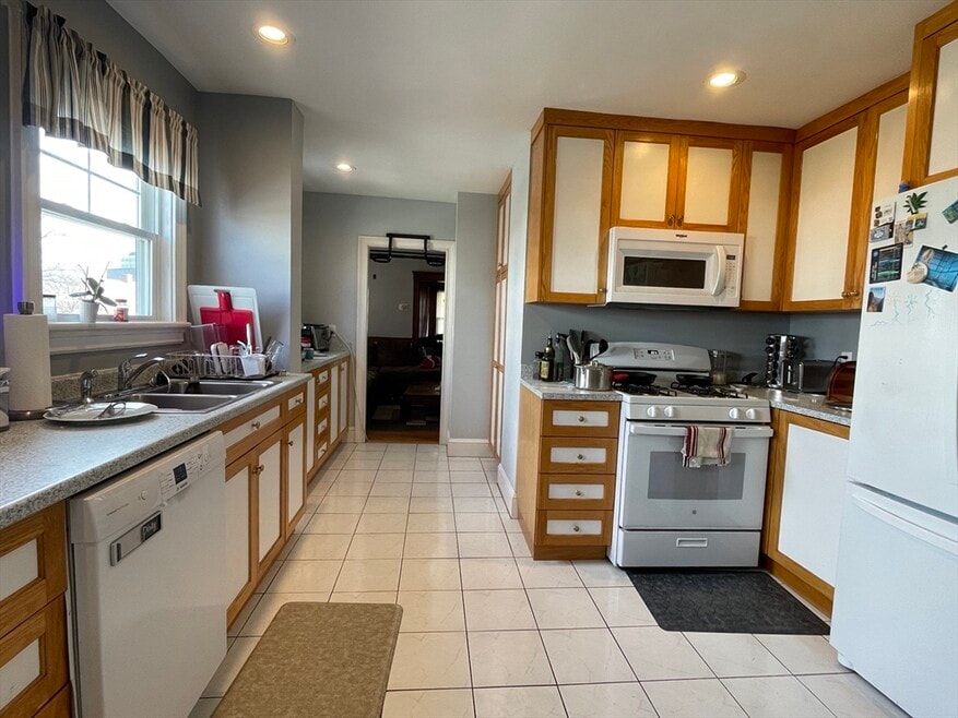 38 Ten Hills Rd unit 2, Somerville, MA 02145 - photo 1