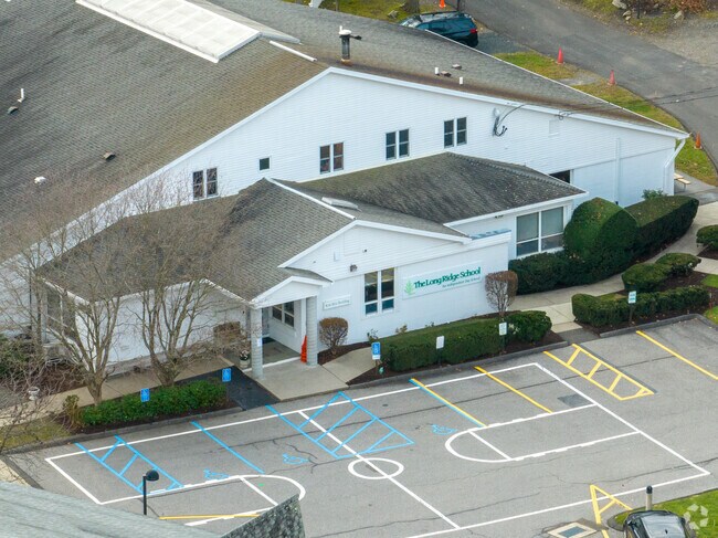 The Long Ridge School has a welcoming entrance for students.