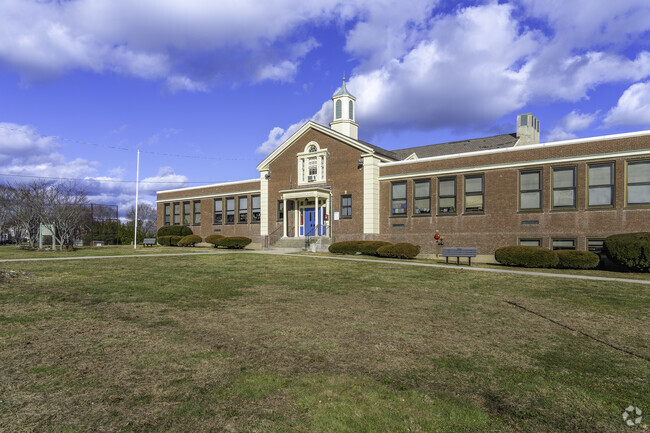 Cornelius M. Callahan Elementary School: Central location, beacon of educational excellence.