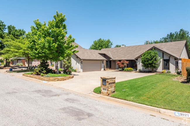 Properties in Edgewater-Lakepointe don't stay on the market for long.