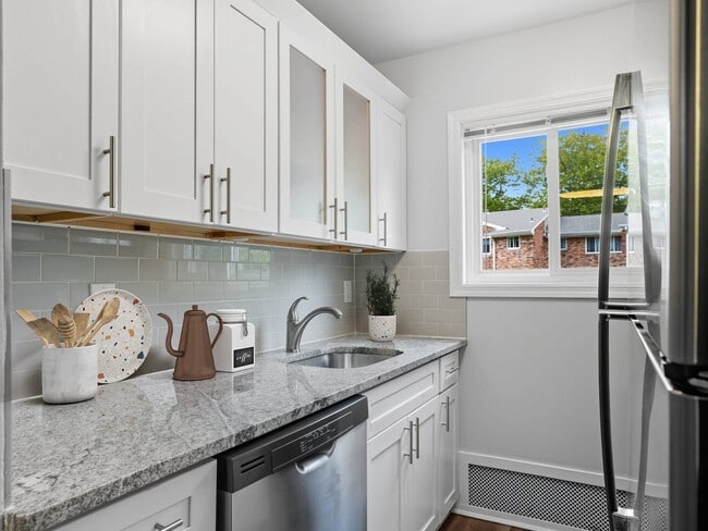 Eagle Rock Apartments at Nesconset, Nesconset, NY 11767 - photo 2