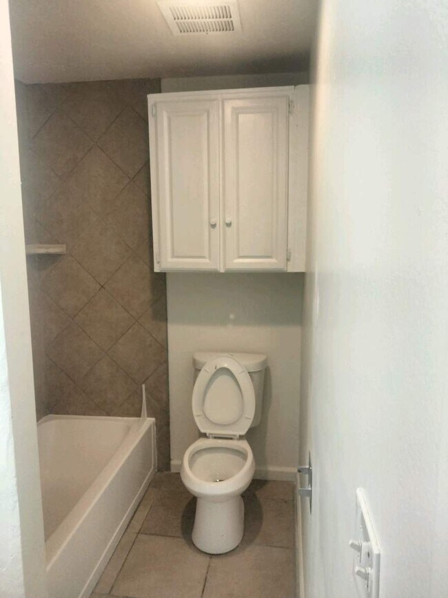 279 Moss St unit Villa Campestre Unit, Chula Vista, CA 91911 - photo 4