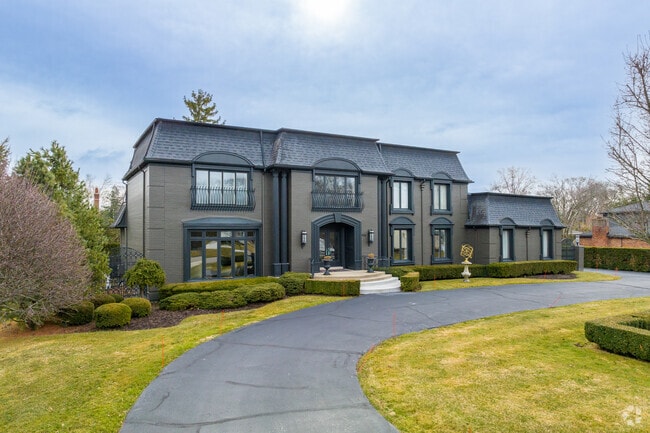 Italian Renaissance revival style homes are commonly seen in Bloomfield.