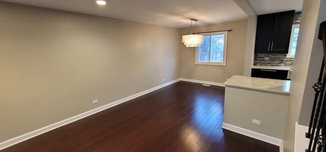 1147 Needham Rd, Naperville, IL 60563 - photo 3