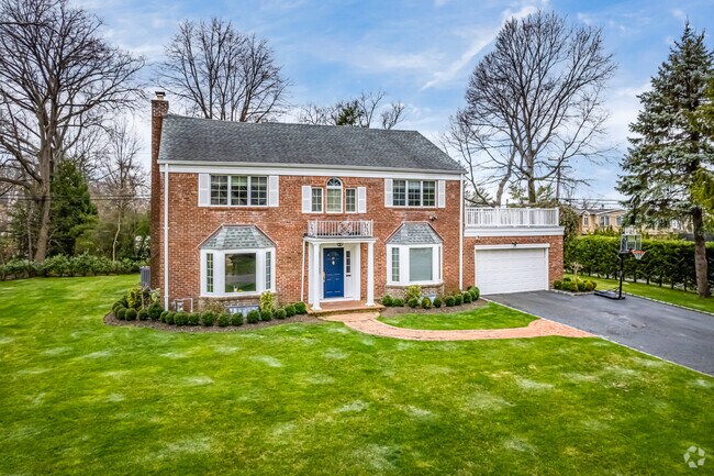 Among the most common home types in Saddle Rock and Harbor Hills is the Colonial.