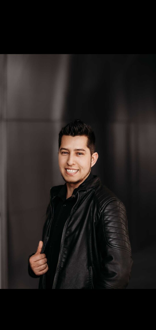 Agent Photo