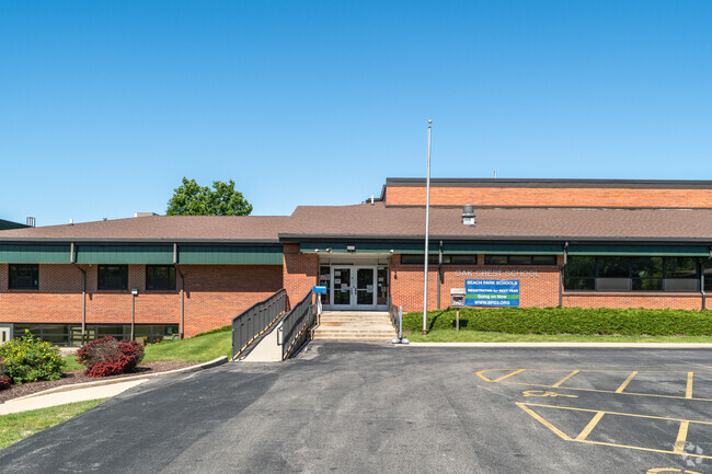 Oak Crest School has an average student to teacher ratio of 11 to 1.