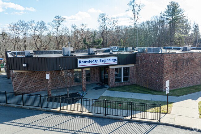 Westboro Knowledge Beginnings provides private education in the neighborhood of Westborough