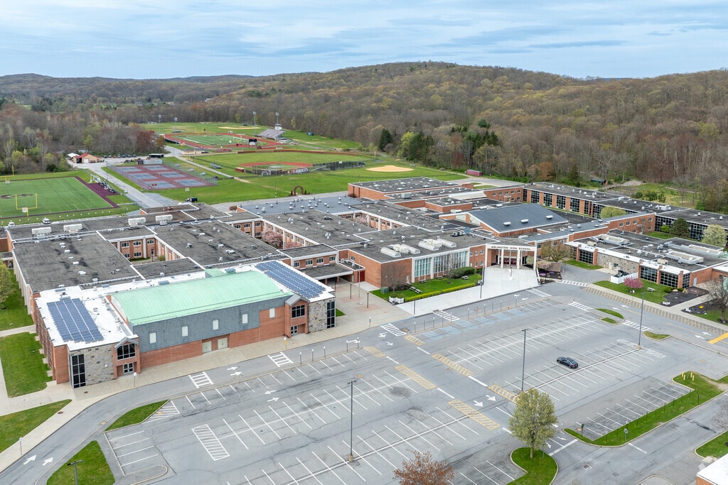 Arlington High School serves students in the Outlying Dutchess County community.