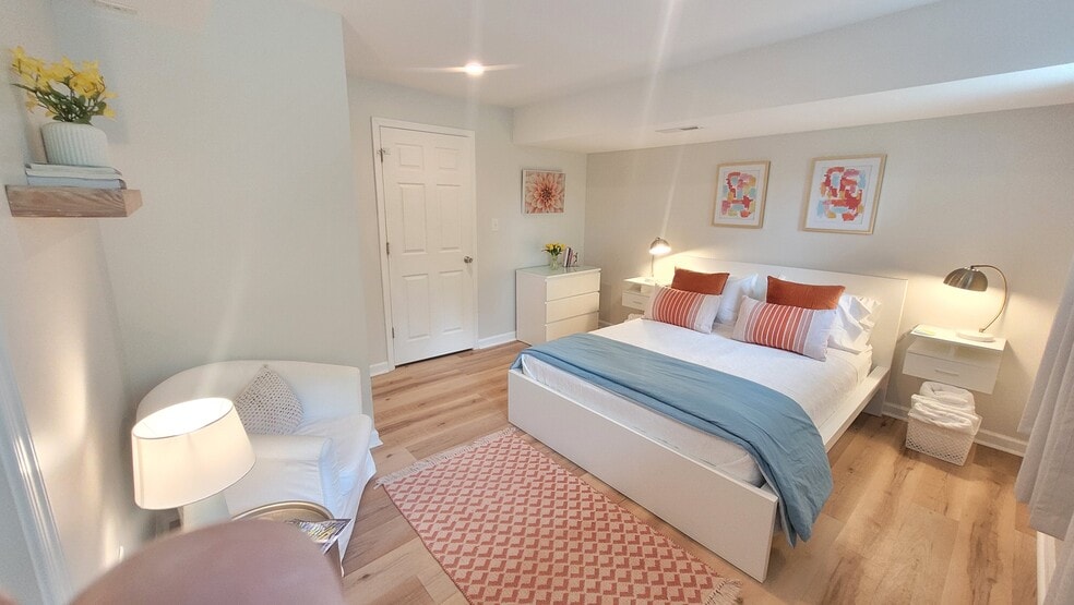 122 Phillips Cir unit The Flat at Phillips, Lynchburg, VA 24502 - photo 1