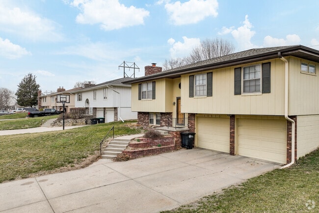Many homes in Oak Heights have a two car garage.