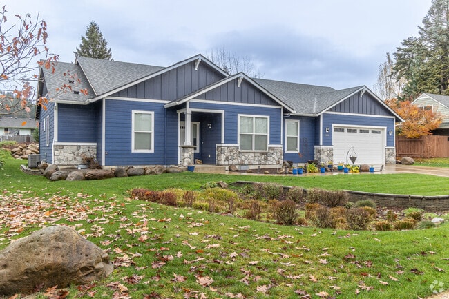 Washougal properties garnered a median price of $698,900 in October 2024.