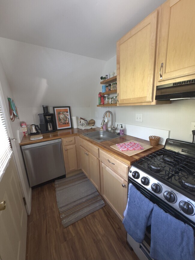 2214 Winnebago St unit 1, Madison, WI 53704 - photo 6