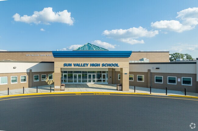 Sun Valley High School is an above average, public school located in Aston Township.
