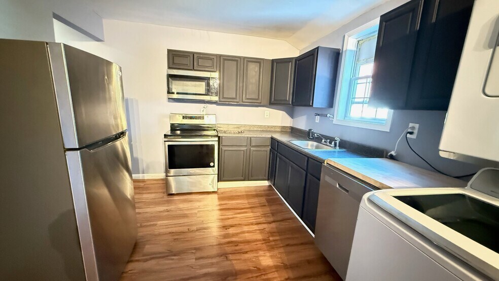 6 -12 Harrison Ave unit 12, Rochester, NH 03867 - photo 1