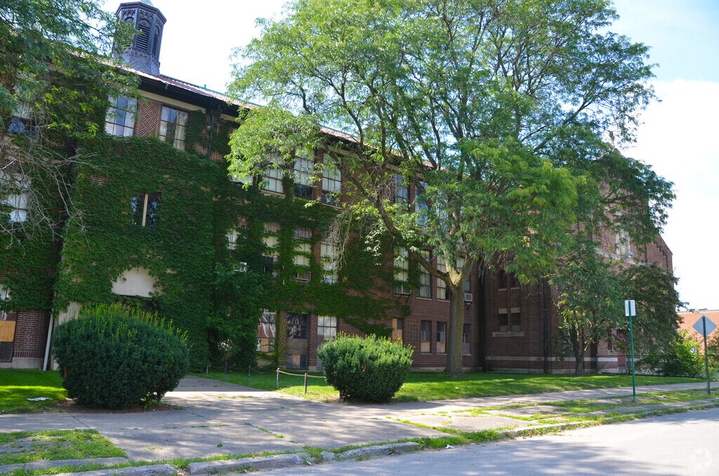 Old Redford Academy  Middle School building in West Riverdale-Oak Grove