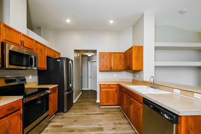 1217 Barclay Wood Dr, Ruskin, FL 33570 - photo 6