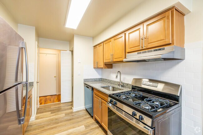 1BR, 1BA - 895SF - Kitchen