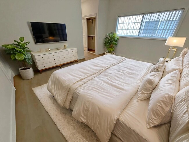 922 Croft Ave unit 104, Los Angeles, CA 90069 - photo 2