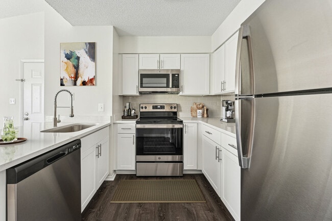 Windsor at Fairlakes, Fairfax, VA 22033 - photo 2