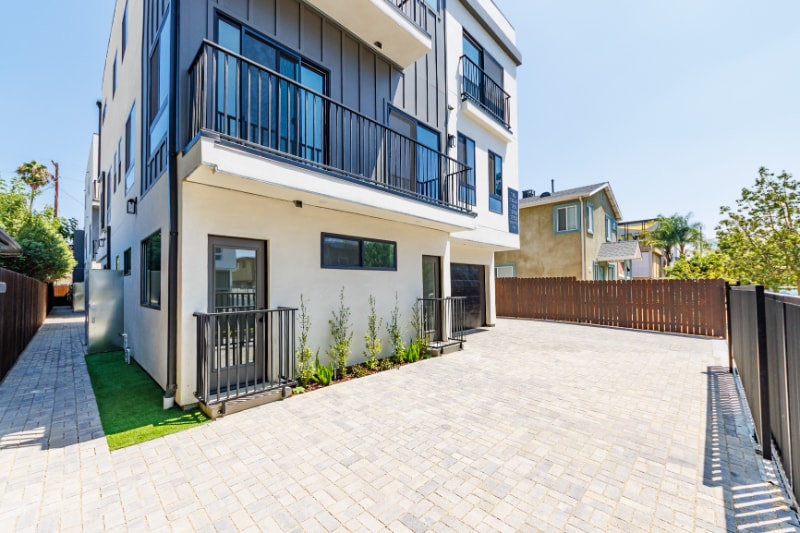 1330 Tamarind Ave, Los Angeles, CA 90028 - photo 1